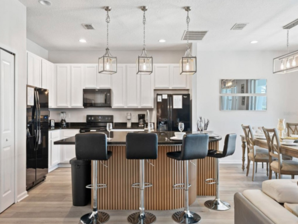 Luxury 8_bedroom Orlando Retreat - Perfect for Family Gatherings